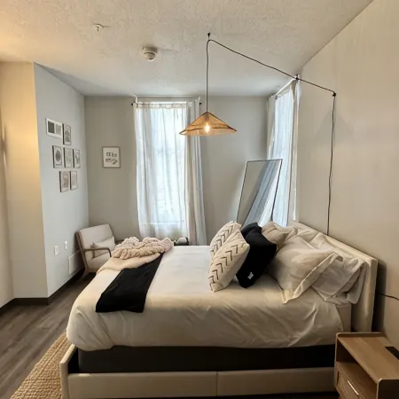 Boho Loft / Skyline View / Walk to Arena Events