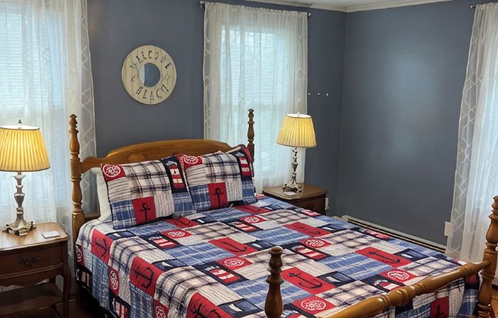 Family friendly serene house close to beaches, sleeps 8, lot off street parking