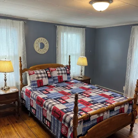 Family friendly serene house close to beaches, sleeps 8, lot off street parking