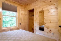 Cayuga Lake Cabins, Gorgeous Log Cabin home, Cabin C, fire pit, dog friendly - 3-stjärniga