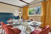Desert Oasis. Private Pool - 10 Minutes to Downtown - 4-Star