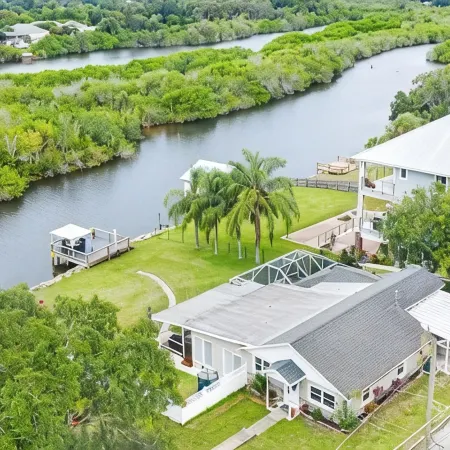 Palms Paradise. Pool. Waterfront. Near Space Coast Beaches.