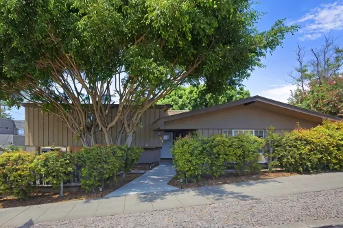 7 Bedrooms In The Village!  Beautifully Furnished - Jacuzzi