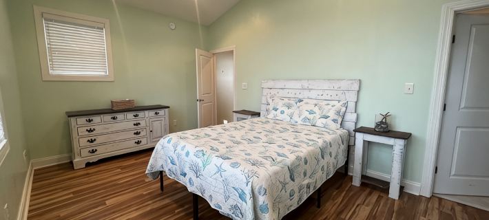 Holy Mackerel -Gorgeous, large home -Ocean view & Sound view -Great for families Hotels in Emerald Isle
