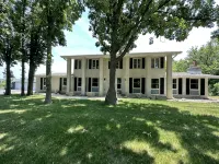 #Englishprairiebnb - 8 Bedroom - 4.5 Bathrooms - 4-Star