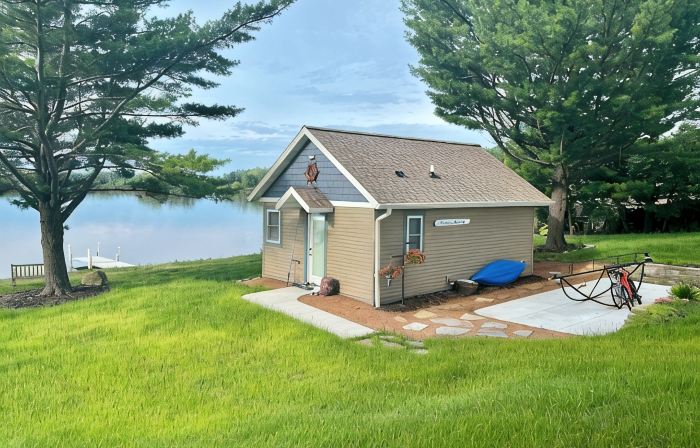 Rock River Retreat Boathouse Bungalow...Relax, Refresh, and Enjoy this Zen Den