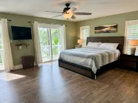 Private Point Lot! Jump Dock! Pool Table, Ping Pong & Air Hockey! - Wifi