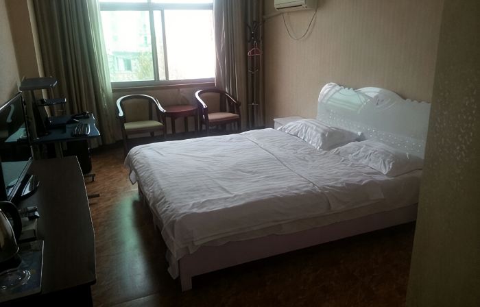 Lingbao Qingya Express Hotel