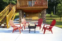 ParadisePeak Hummingbird Cabin with Indoor Jacuzzi in the Heart of Amish Country - Chalets