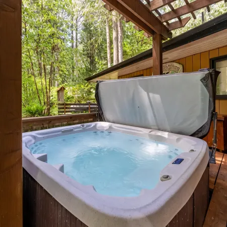 Swimming Pool, Pickleball, Tennis, Basketball Courts, Private Hot Tub, Sauna.