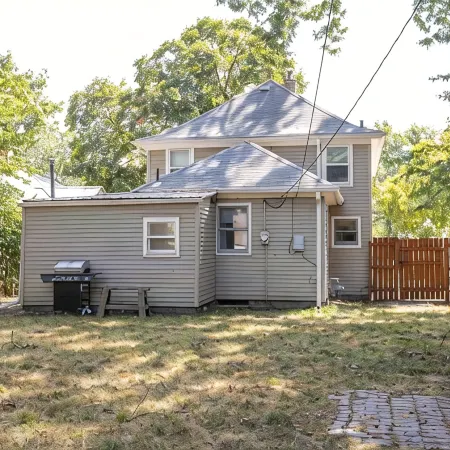 2 King Beds! Center of town! Pet friendly