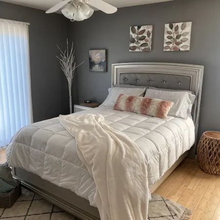 3 Bedroom 2.5 Bath With Hot Tub & Heated Pool! Outside BBQ Area with Fire Pit!