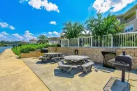Lovely Lake Condo with BOAT SLIP and Pool - 무료 와이파이