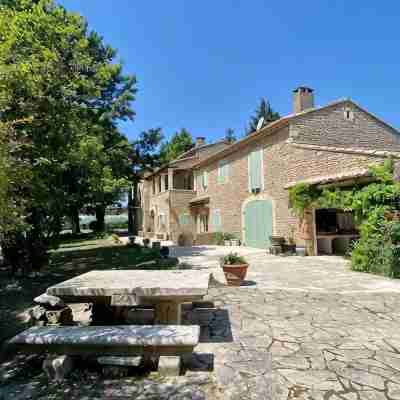 Mas Provençale Entouré de Pommiers, Piscine et Terrain de Tennis Hotel Exterior