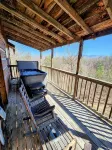 McKenzie Cabin: A Cozy Romantic Retreat with Mountain Views and Hot Tub - 4つ星
