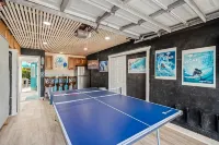 4/4 Home w/ Pool & Hot Tub – Steps from the Beach! - 4つ星
