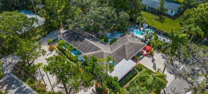 Tranquil Tide Villa -Riverview w/Pool on Riverwalk, Near Ami Beach, Pet Friendly โรงแรมในเบรเดนตัน