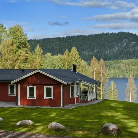 Comfortable holiday home in exclusive location, only 150 m to an own beach