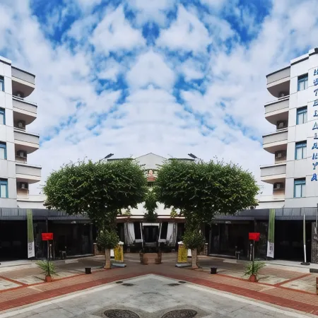 Hotel Alanya Отели рядом с достопримечательностью «Пляж Клеопатры»