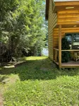 Lakefront Hemlock house on 3 acres, 5-Bdrm retreat on private lake, near casino - Wifi