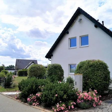 Modern, spacious vacation home - natural beach, space & tranquillity, fireplace