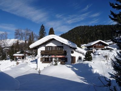 Tyrolean country house in Seefeld, cozy, can be lived in alone, quiet, close to the center.