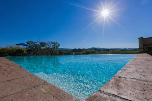San Gimignano villa with pool, 5 rooms en suite, A/C, wi-fi, panoramic view - Bungalows