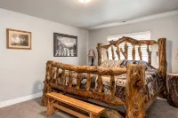 Spacious Retreat for over 32 Parking, Horse Stalls - 2-Star