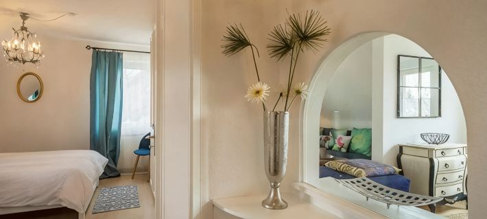 Holiday apartment with a special flair, view of the mountains and close to the lake. Hotels in Friedrichshafen