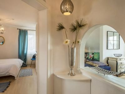 Holiday apartment with a special flair, view of the mountains and close to the lake.