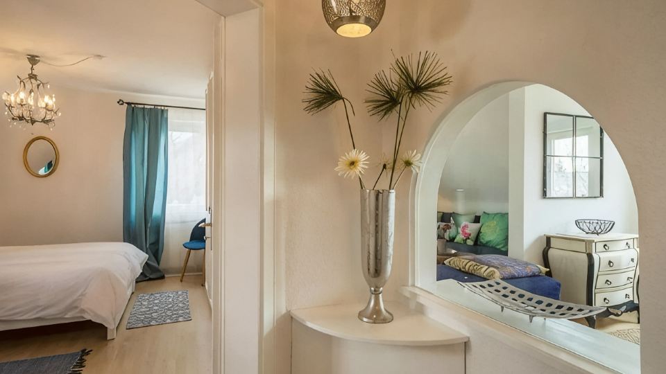 Holiday apartment with a special flair, view of the mountains and close to the lake.