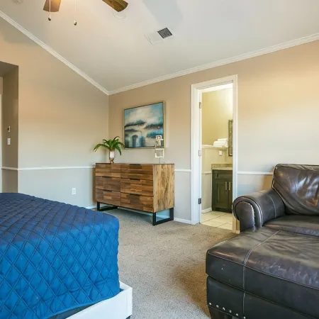 Hot Tub with City Views      -No Parties Allowed-