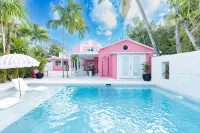 Pink Palms at Cable Beach - 4 Bedroom - 1 Minute to Beach - สระว่ายน้ำส่วนตัว