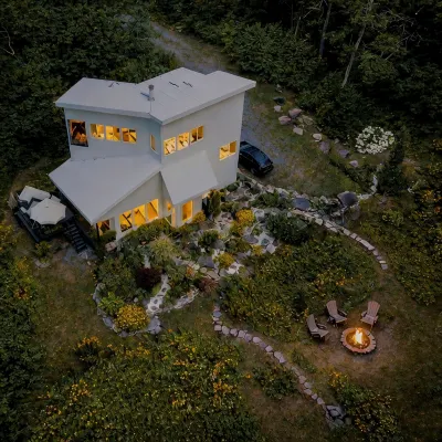 Modern Glass House Near Hunter & Woodstock Fireplace, Views, Pet-Friendly - 4-Star