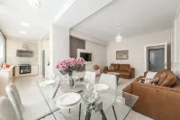 Luxury Block District Apartment - Apartments