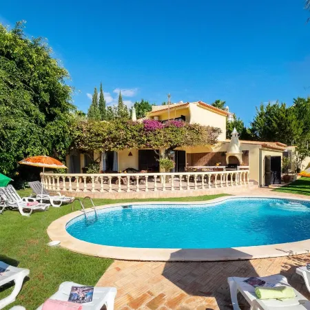 Villa Bantayan - Tranquilidade, Piscina e BBQ em Albufeira