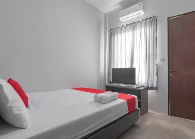 RedDoorz Syariah Near Wisata Situ Gunung Sukabumi