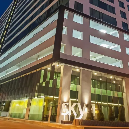 Sky Hotel Отели рядом с достопримечательностью «Торговый центр Oceanus Waterfront Mall»