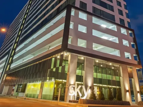 Sky Hotel Отели рядом с достопримечательностью «Танджунг Ару»