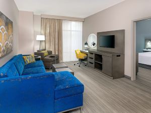 Hampton Inn & Suites Kansas City-Country Club Plaza