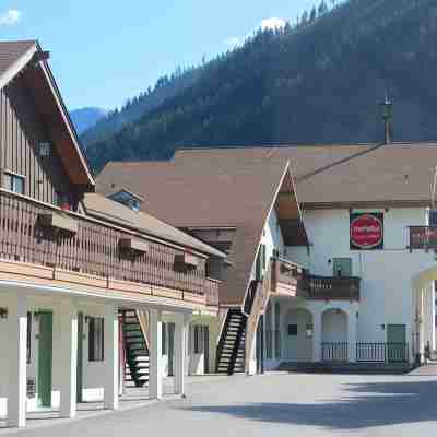 FairBridge Inn & Suites Hotel Exterior