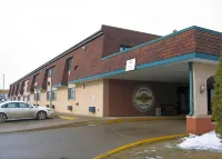 Colonial Inn Hotels near Brandon Municipal Airport