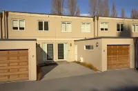 Esplanade Queenstown by Staysouth فنادق في كلوزبورن