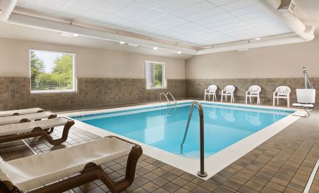 Country Inn & Suites by Radisson, Holland, MI - Housity