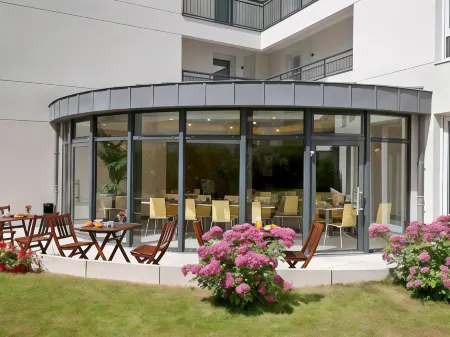 Aparthotel Adagio Paris Malakoff Châtillon Отели рядом с достопримечательностью «Катакомбы Парижа»