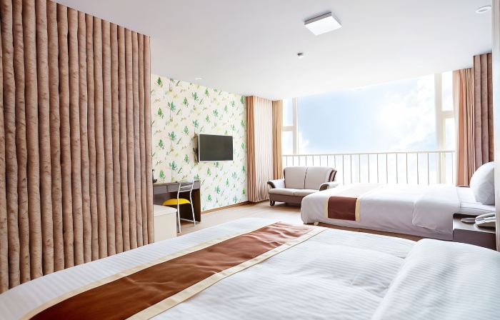 A Ace Hotel