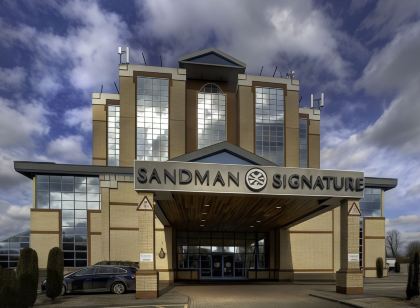 Sandman Signature London Gatwick Hotel