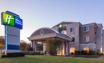 Holiday Inn Express Branford-New Haven