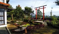 The Teras Kayu - Family Guest House in Ciwidey Hotels in Alamendah