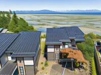 Sunrise Ridge Waterfront Resort